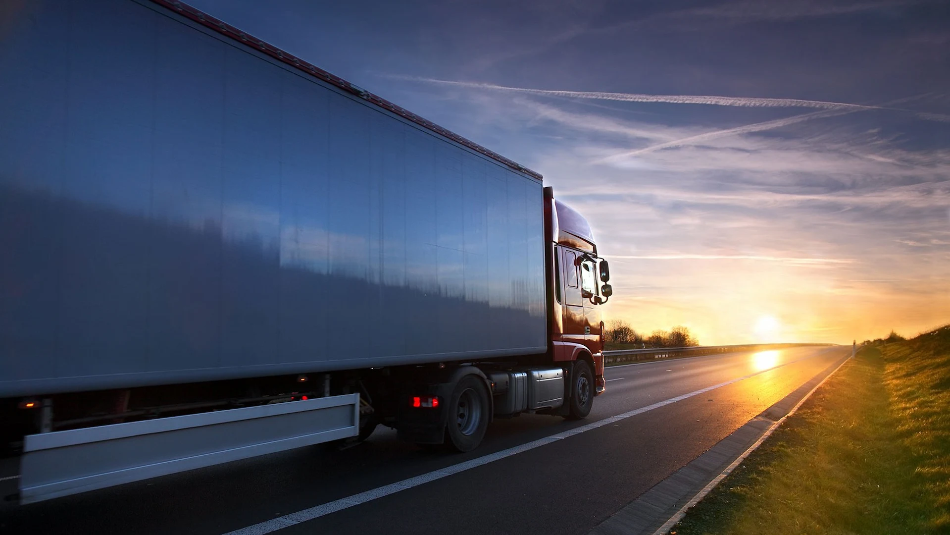 شحن من الإمارات إلى السعودية | شحن بري، جوي، بحري